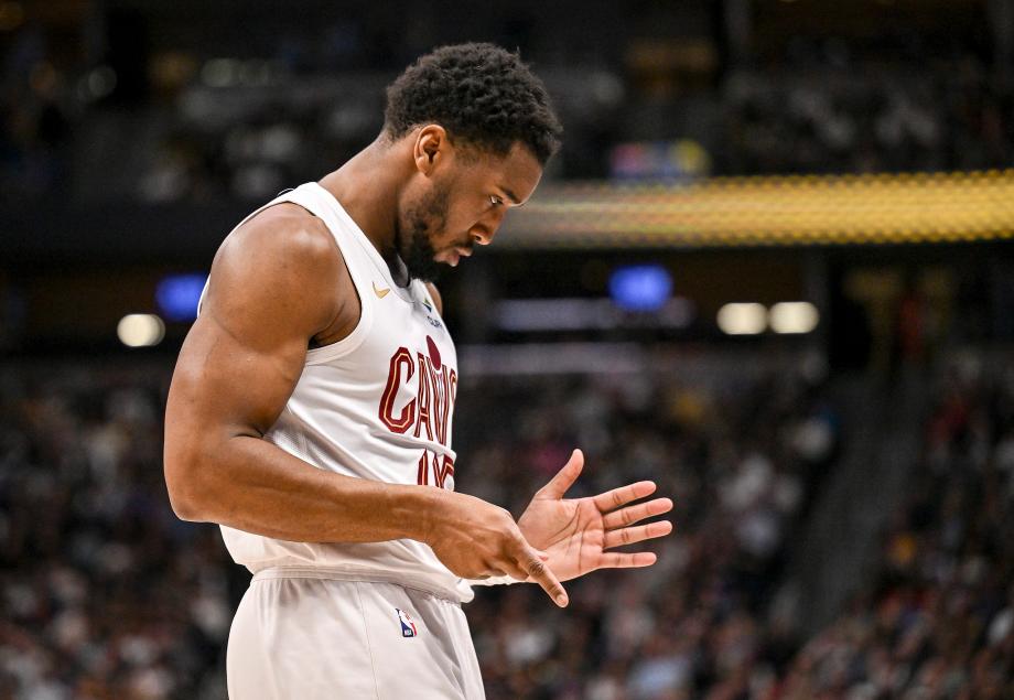 kaiyun-米切尔0.9秒罚球准绝杀 骑士险胜掘金豪取四连胜