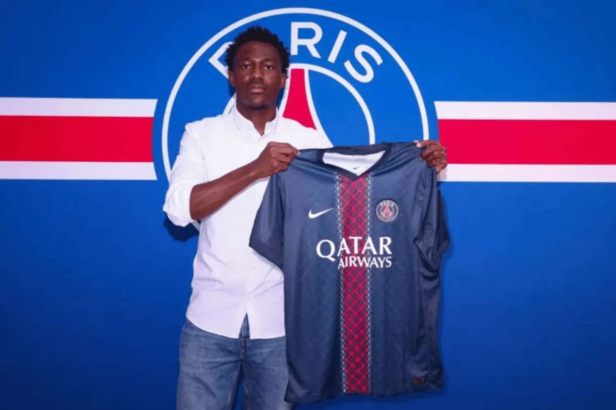 队报：巴黎前锋杜埃的20岁表弟埃迪-杜埃，冬窗或将离开巴黎